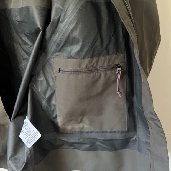 REI waterproof rain jacket anorak in olive green - Picture 6 of 6